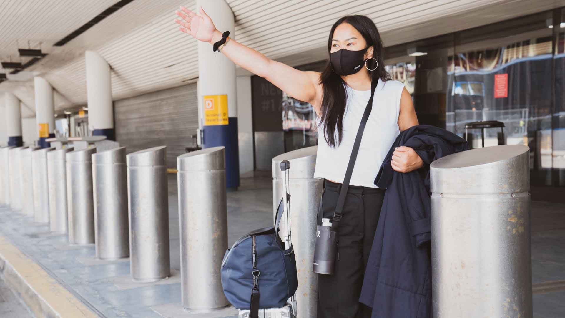 Perahu cadik tradisional di air biru Raja Ampat
